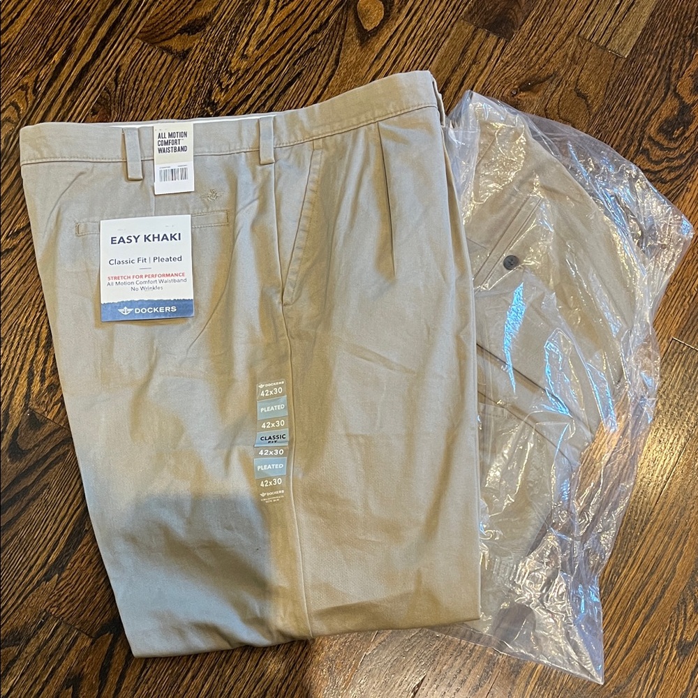 Dockers Men's Easy Khaki Classic Fit Pleated Pants - Tan 42X30 NWT 2 pairs